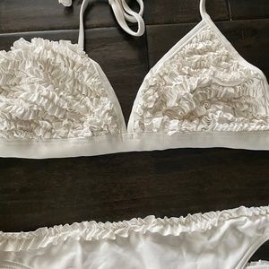 BCBGMAXAZRIA WHITE RUFFLE BIKINI TOP sz M/BOTTOM sz L